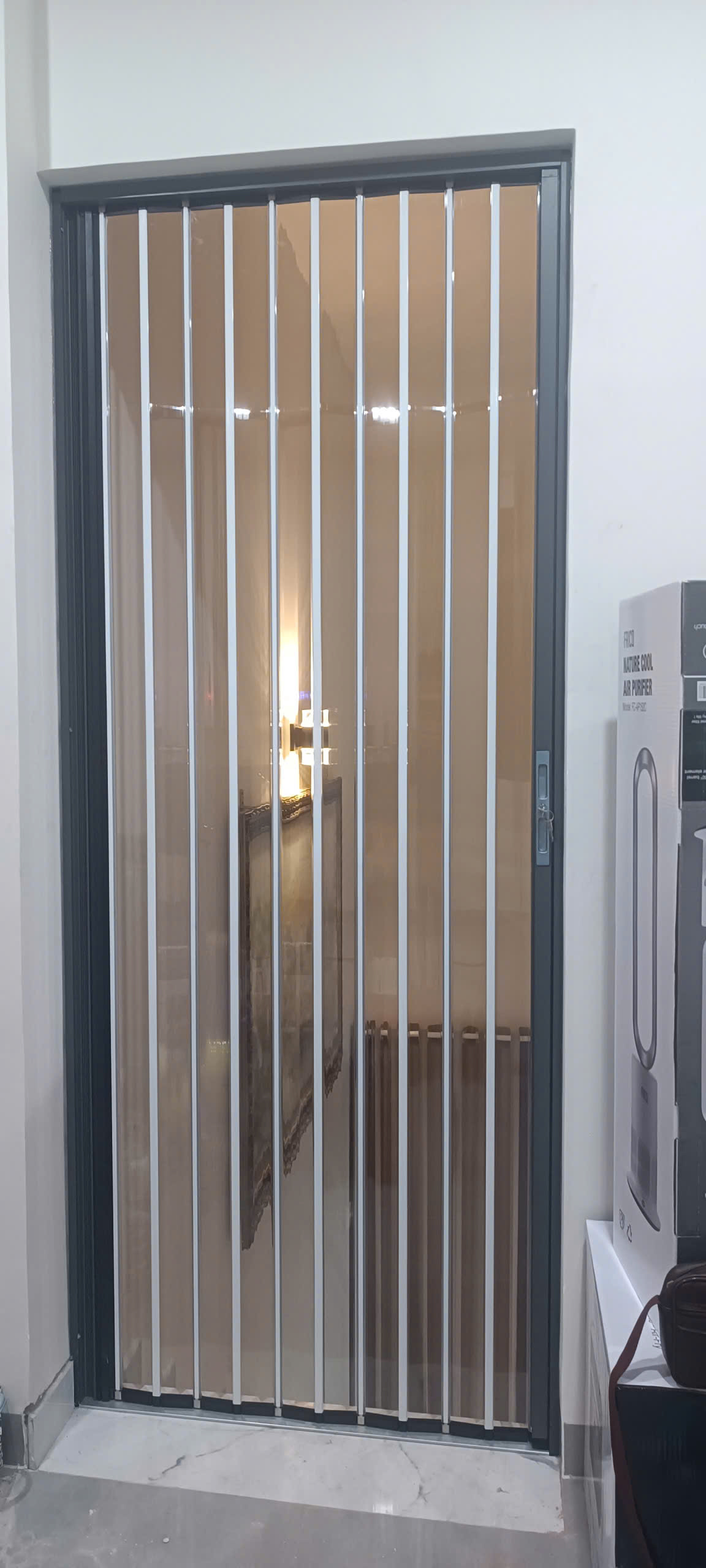 Cửa xếp lá nhựa polycacbonat - Ảnh 2